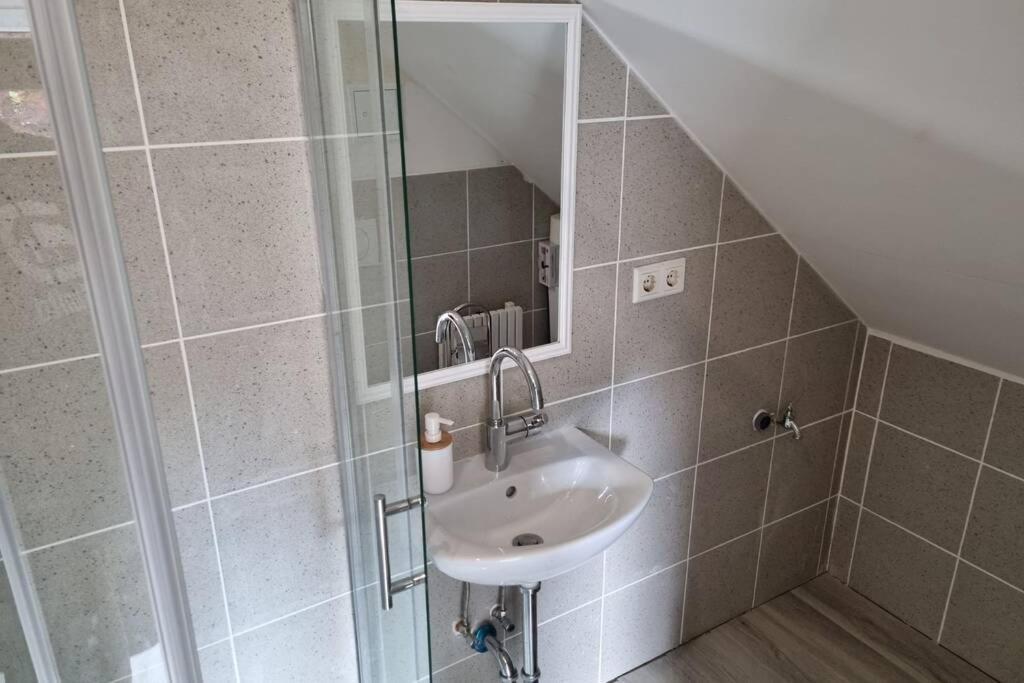 Ferienwohnung/Monteurwohnung Alte Garage Ahnatal Ngoại thất bức ảnh